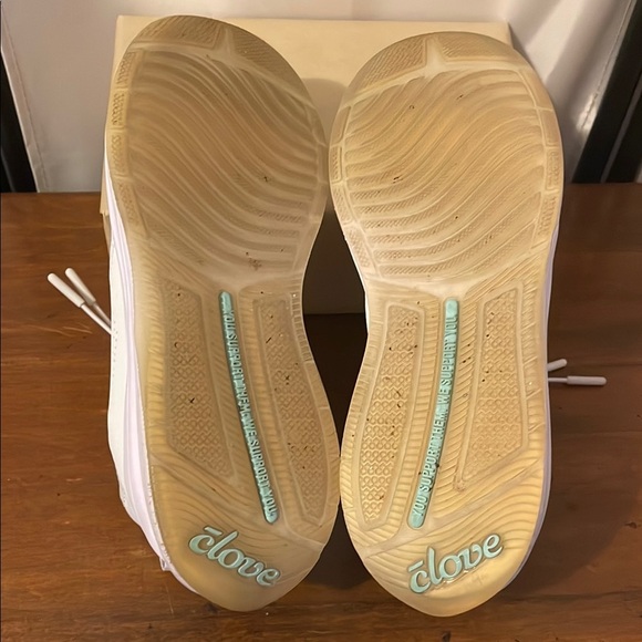 Clove White Athletic Shoes with Breathable Upper and Modern Sole - Picture 7 of 7